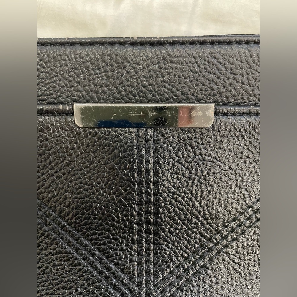 Elegant Black Cross Body Bag - Picture 2 of 16
